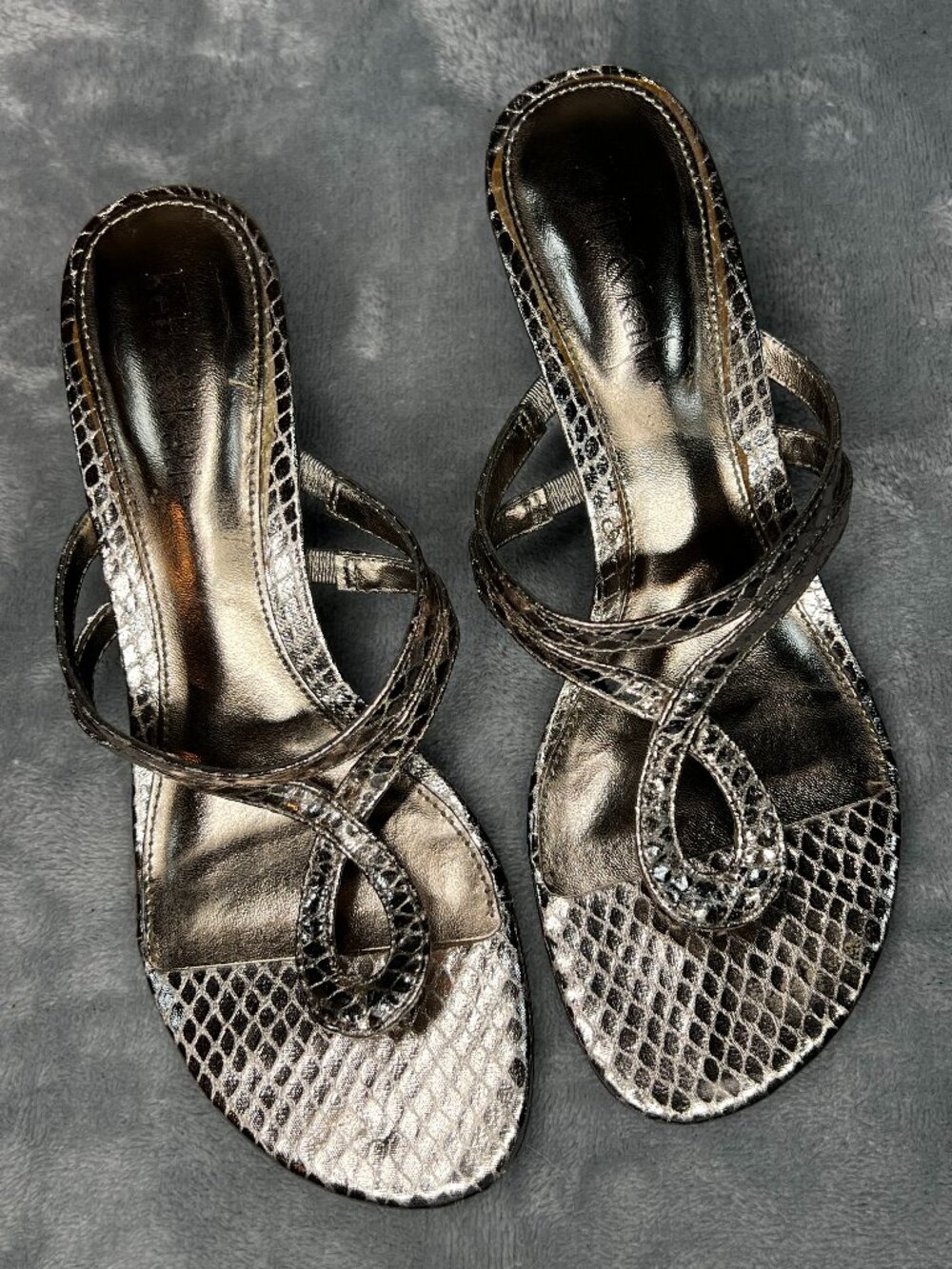 Kelly & Kalie Bronze metalic kitten heel sandals size 6M